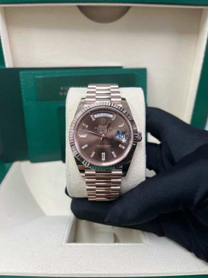 Super Clone Rolex Day-Date 228235 with rose gold case, chocolate baguette diamond dial, fluted bezel – 1:1 replica