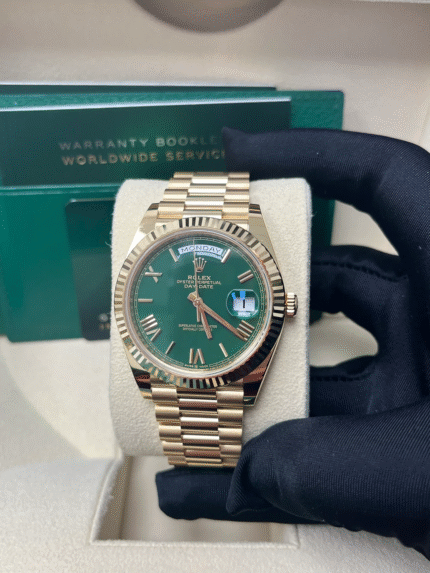 Super Clone Rolex Day-Date 228238 replica with yellow gold case, green Roman dial, fluted bezel – 1:1 Presidential watch