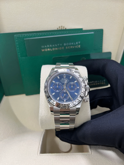 Super Clone Rolex Daytona 116509 in white gold with blue dial and Oyster bracelet – Swiss made chronograph replica